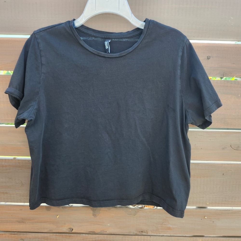 ONLY Black Cropped Tee –‎ Wardrobe Staple, Perfect for Layering sz L